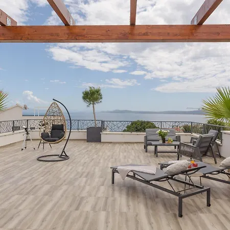 Azure Pine Private Rooftop Terrace & Jacuzzi Apartment Trogir