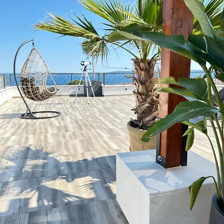 Azure Pine Private Rooftop Terrace & Jacuzzi Traù