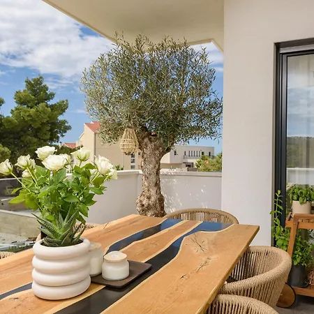 Apartment Azure Pine Private Rooftop Terrace & Jacuzzi Trogir