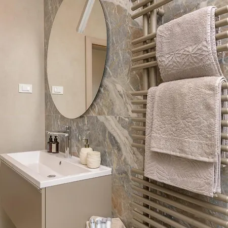 Azure Pine Private Rooftop Terrace & Jacuzzi شقة *