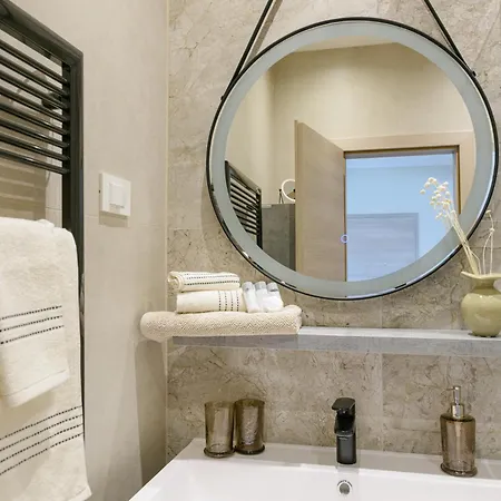 Azure Pine Residence Private Heated Pool & Rooftop Jacuzzi *