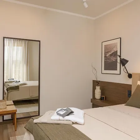 Azure Pine Residence Private Heated Pool & Rooftop Jacuzzi