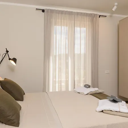 Azure Pine Private Rooftop Terrace & Jacuzzi * تروغير