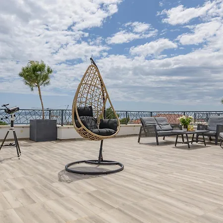 Azure Pine Residence Private Heated Pool & Rooftop Jacuzzi *