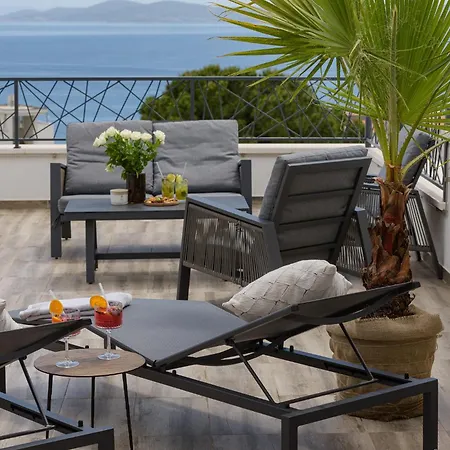Azure Pine Private Rooftop Terrace & Jacuzzi شقة