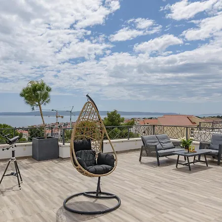 Azure Pine Private Rooftop Terrace & Jacuzzi تروغير