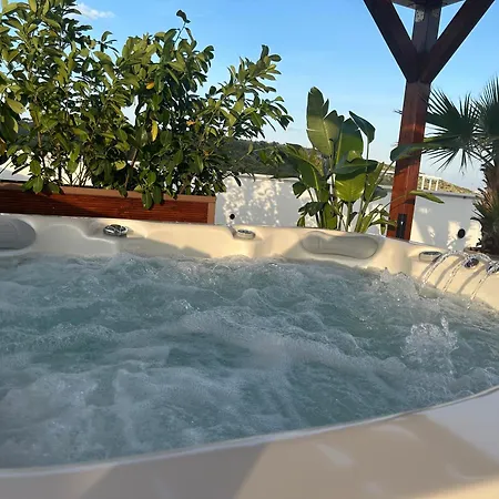 Apartmán Azure Pine Residence Private Heated Pool & Rooftop Jacuzzi *