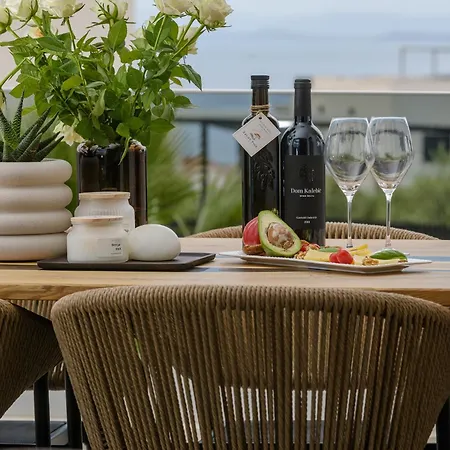 Azure Pine Private Rooftop Terrace & Jacuzzi Appartamento