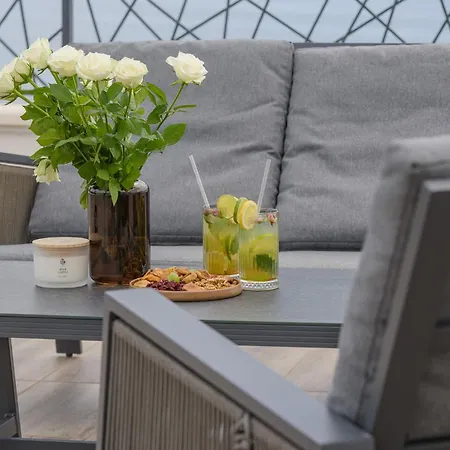 Azure Pine Private Rooftop Terrace & Jacuzzi Traù